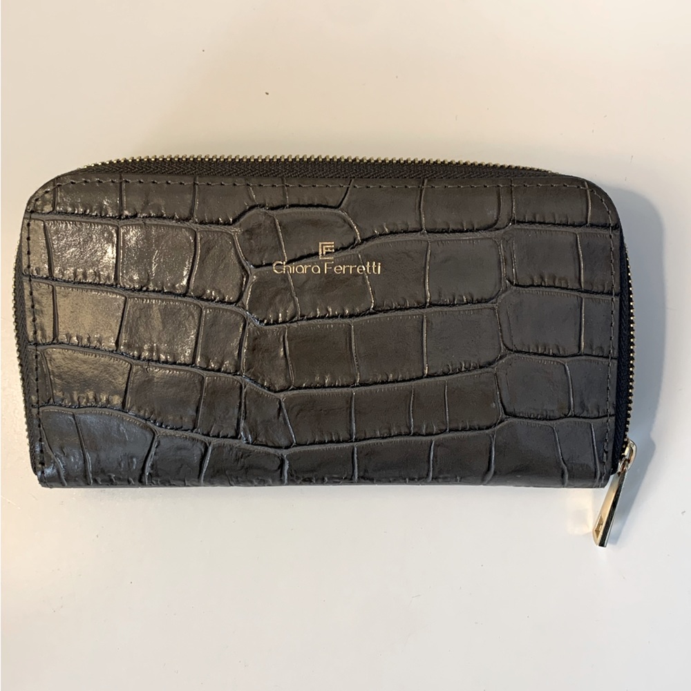 Like New! Chiara Ferretti Leather Wallet